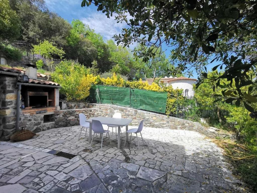Bas De Villa Au Calme Villeneuve-Loubet Exterior foto