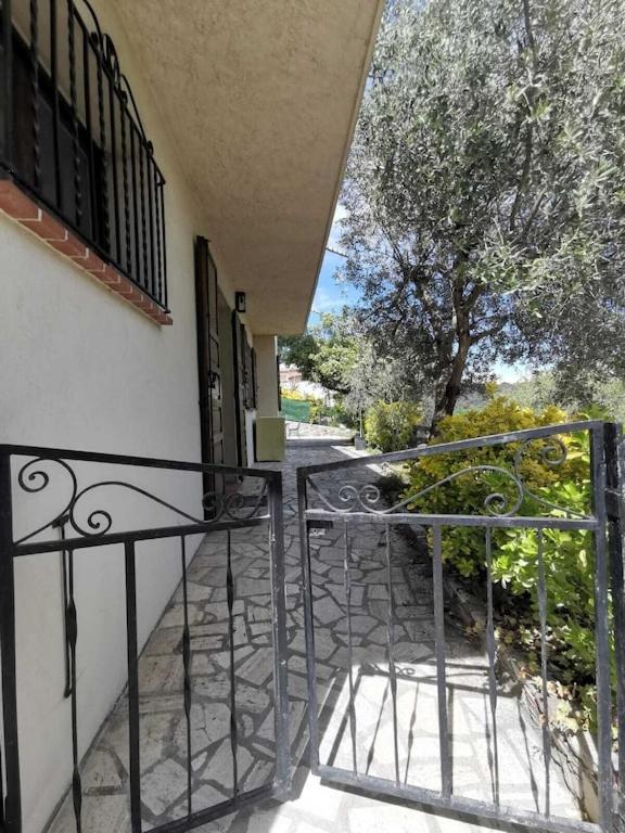 Bas De Villa Au Calme Villeneuve-Loubet Exterior foto